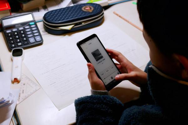 樂習LEXI5一部能讓家長放心的水墨屏手機