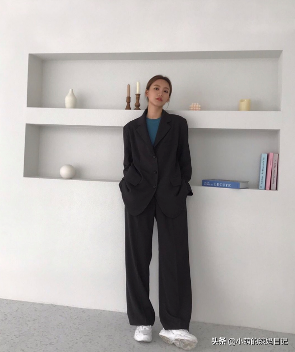 今秋火了一條褲子，叫“雲朵褲”，四五十歲的女人穿上好時髦