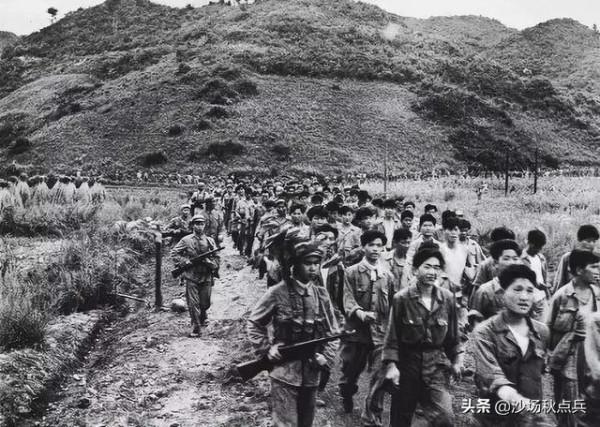 志願軍4天急行軍300裡，追上向中國境內開炮撒尿的敵軍，將其全殲