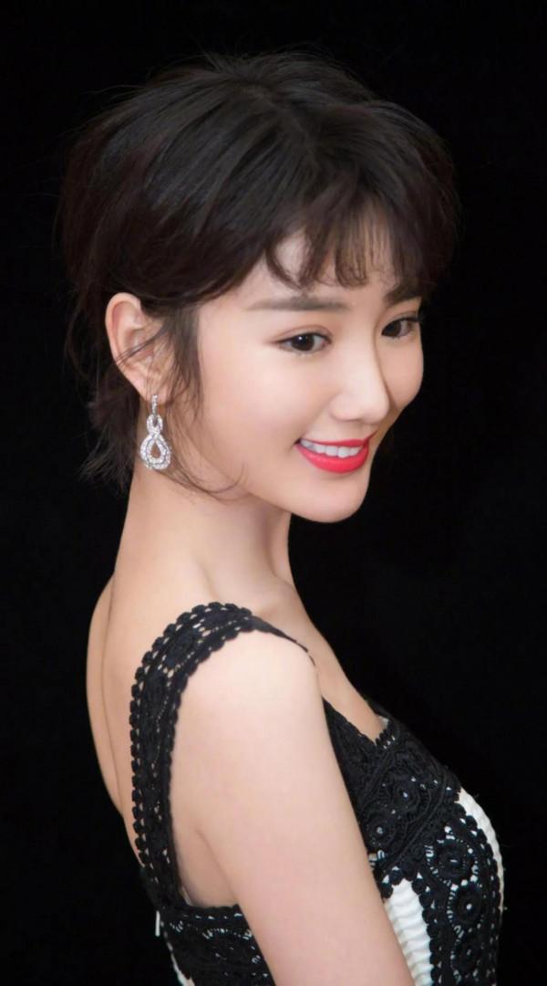 毛曉彤美照一冊，欣賞