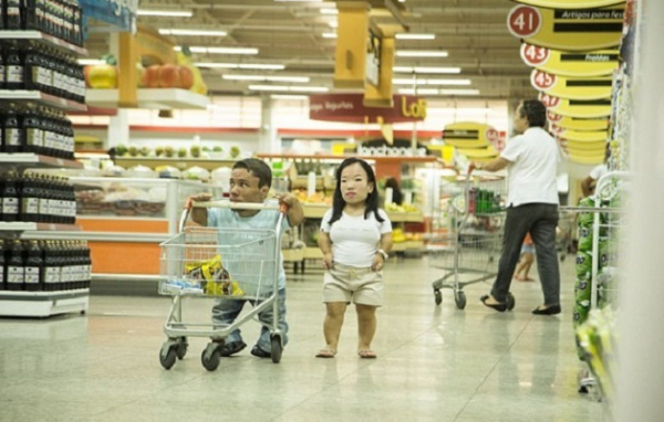 世界最矮夫妻，加起來不足2米，婚姻幸福卻略有遺憾：不敢要孩子