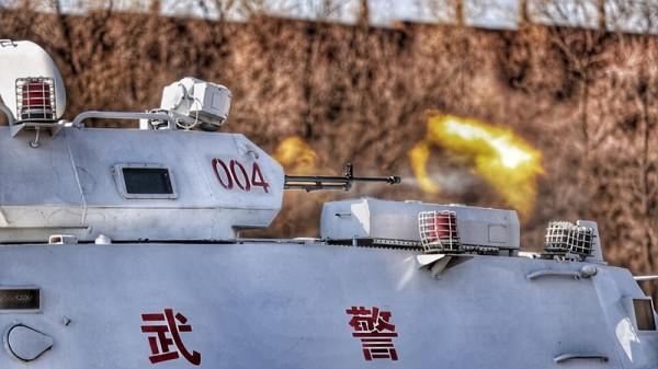 燃爆！實拍武警官兵噴火訓練現場