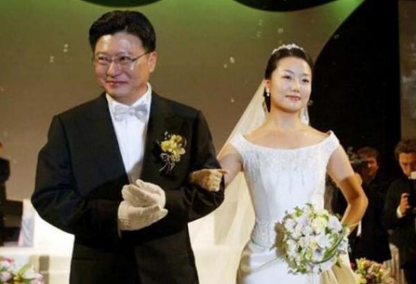 悲情朴槿惠：22歲喪母，27歲喪父，三姐弟鬧矛盾，出獄後無枝可依