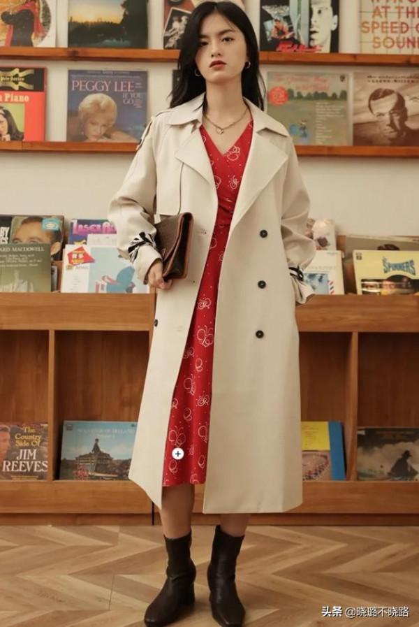 放棄你的小黑靴吧！今年這“3雙”正流行，顯高時髦，搭風衣真美