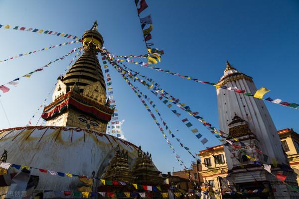 多種宗教融合下的高山眾神國度、被虔誠昇華的佛塔和印度教女神廟