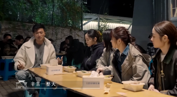 冰清玉潔4胞胎一年學費200萬，人美又愛吃，謝霆鋒：藝人要少吃飯