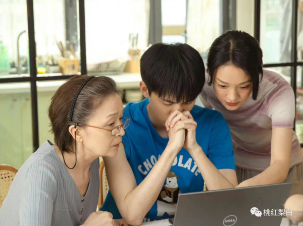 《小敏家》：高調囂張的“快樂富婆”秦海璐，為什麼不讓人討厭？