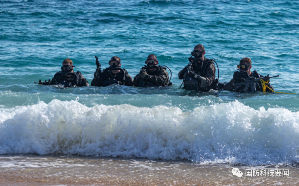美海軍陸戰隊遠征部隊在沖繩完成作戰演習