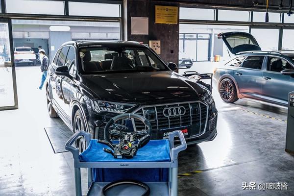 奧迪Q7改裝蘭博基尼加熱方向盤，這氣質完全符合