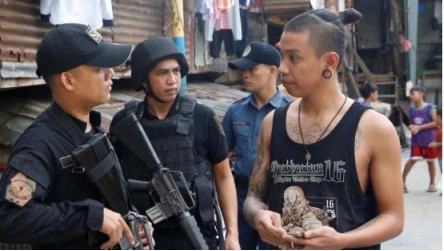 菲律賓黑市有多亂?人命被明碼標價,一名中國警察要價5000美元 菲律賓黑市有多亂?人命被明碼標價,一名中國警察要價5000美元