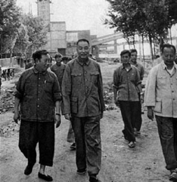 華國鋒晚年想去毛主席紀念堂,被家人阻攔後,說道:這是最後一次 華國鋒晚年想去毛主席紀念堂,被家人阻攔後,說道:這是最後一次