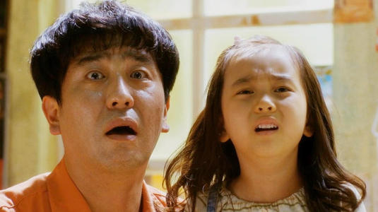 一隻書包為引的催淚劇《7號房的禮物》:原來父愛也可以如此純粹 一隻書包為引的催淚劇《7號房的禮物》:原來父愛也可以如此純粹