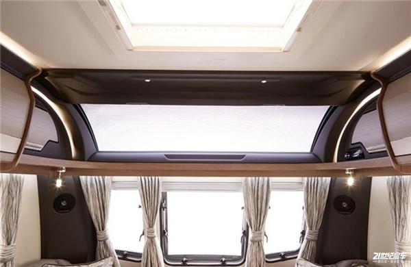 車長超7.8米，自重1噸多！英國COACHMAN拖掛房車