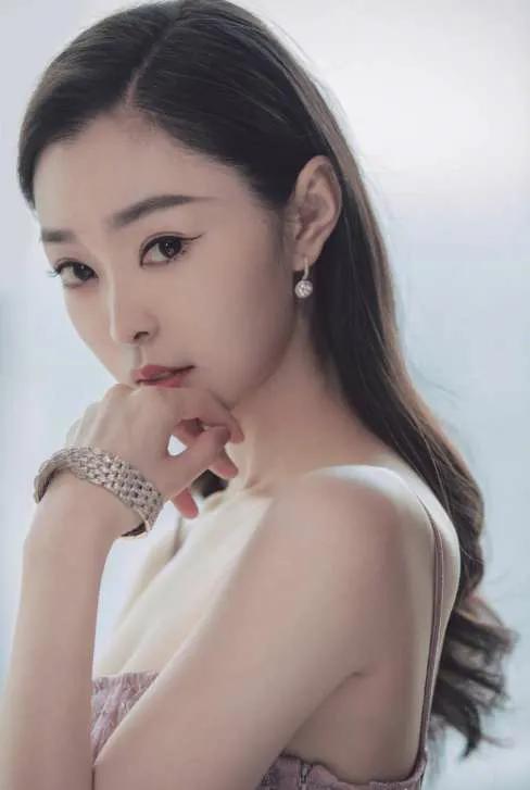 宋軼，擁有似水柔情的少女氣息