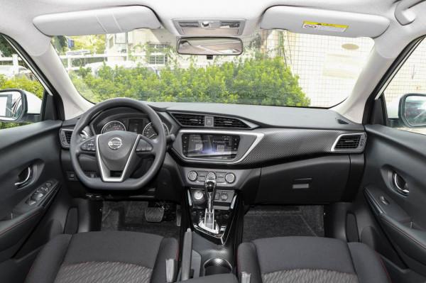 測評日產藍鳥,配1.6L發動機,獨特外觀,動力平順 測評日產藍鳥,配1.6L發動機,獨特外觀,動力平順