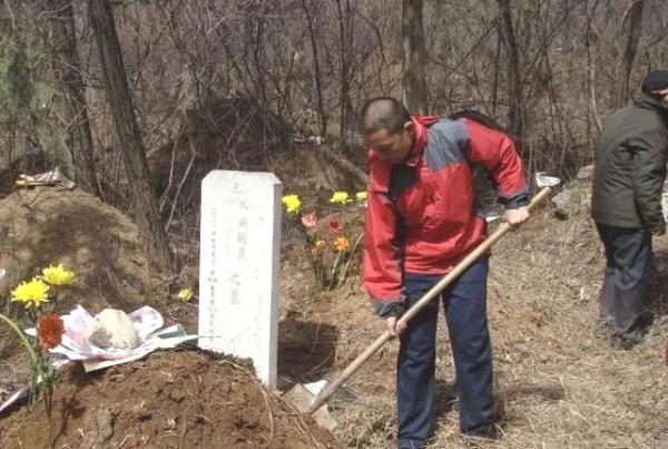 十月一將至，民間寒衣節有啥風俗？除了送寒衣，別忘了修墳