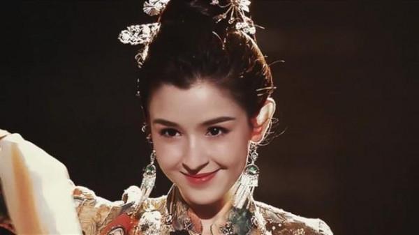 哈尼克孜就像是一個落入凡間的精靈 哈尼克孜就像是一個落入凡間的精靈