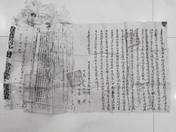 四川白毛女：深山孤苦17年，渾身赤裸當野人，下山後生下一兒一女