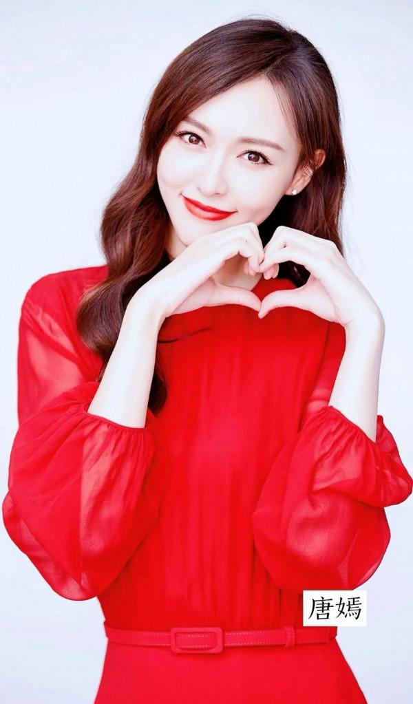 在中國有一種紅叫中國紅，女明星集體穿紅色衣服，你最看好誰？