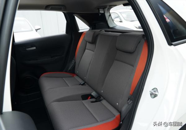 豐田YARiS L 致炫對比本田飛度，誰才是年輕人的首臺座駕？