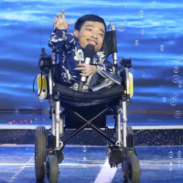 “輪椅總裁”李創利：身高不到1米，賺3億後娶1米7的女秘書為妻