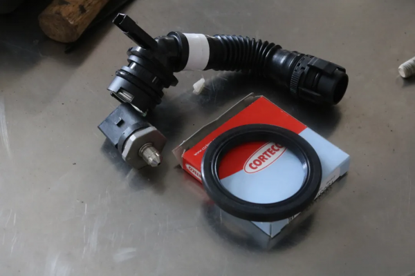 翻新“破爛不堪”的寶馬X5,車主硬是把X5當拖拉機開了7年 翻新“破爛不堪”的寶馬X5,車主硬是把X5當拖拉機開了7年