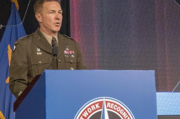 解析美軍參聯會主席的勳表，佩戴方式特別，是個愛慕虛榮的人？