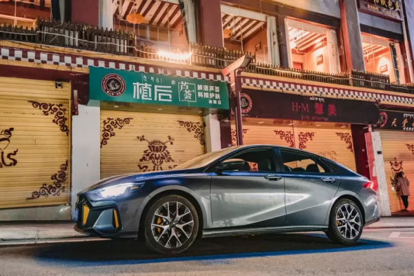 開2021最火的網紅車，打卡最熱的川西網紅店