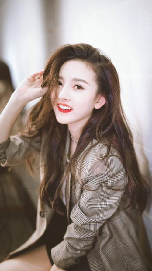 小臉女星的天下！這12個漫畫臉巔峰PK，大眼睛巴掌臉一個比一個美