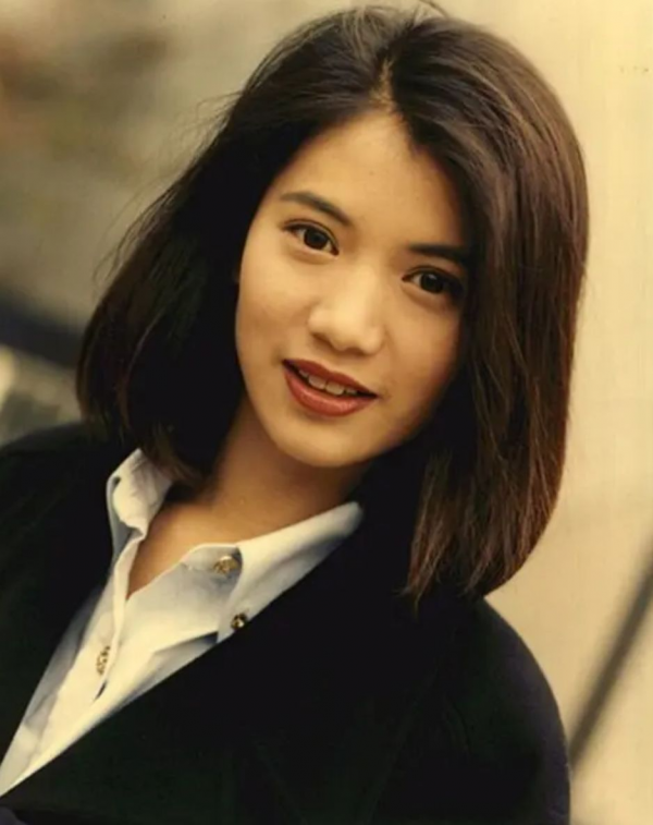 讓女明星紛紛上頭的“港風”造型，憑什麼成為顏值放大器？