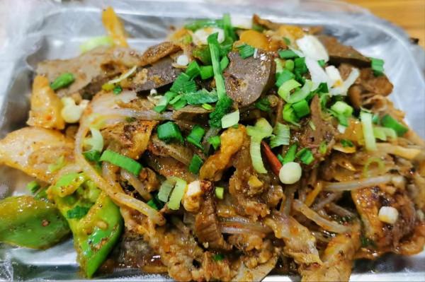 蘭州這種特色美食，18元一大碗，計程車師傅的深夜食堂