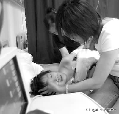 9歲女童腹痛休克，7天無緩解，開腹後醫生無奈：系膜轉了520&deg;