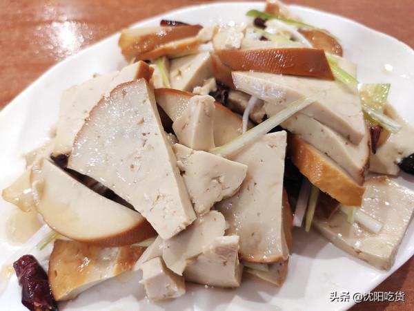 肉醬冷麵，還是酸甜口的，我想吃的就是這碗解暑神器