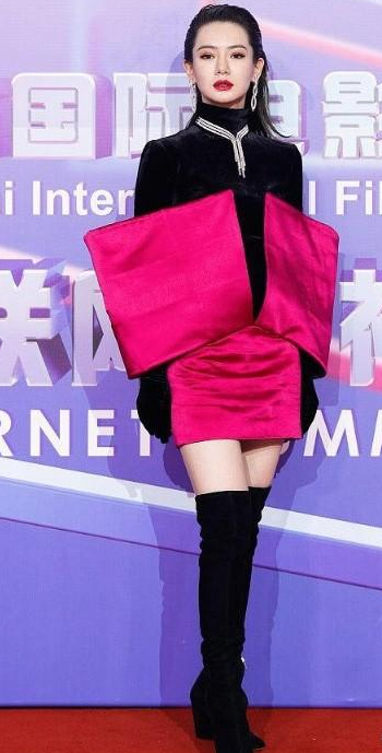 明星造型“尷尬史”:有人像荷包蛋,有人醜似女巫,有人老10歲 明星造型“尷尬史”:有人像荷包蛋,有人醜似女巫,有人老10歲