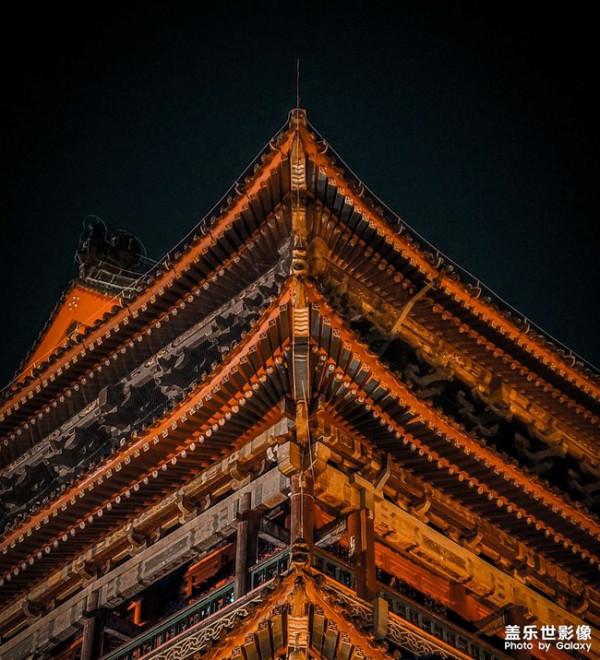 如何才能拍出夜景下的絕美古建築？三星手機幫你輕鬆搞定