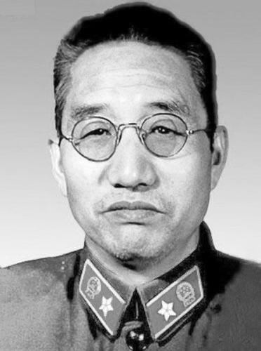 抗美援朝，若是當年彭老總也不掛帥的話，哪位將軍能擔此重任