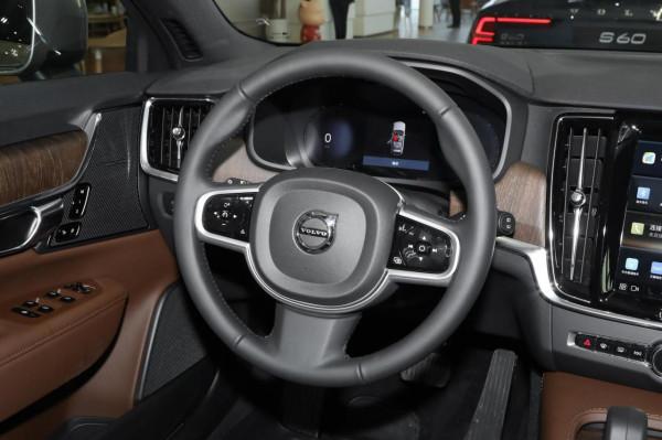 詳解沃爾沃V90：售44.79萬起，軸距2941mm，還是純進口旅行車