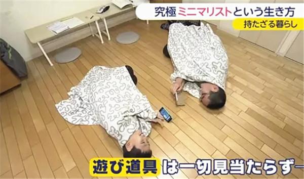 日本40歲主婦斷舍離上癮,家裡沙發桌子全都扔掉,只剩3把椅子? 日本40歲主婦斷舍離上癮,家裡沙發桌子全都扔掉,只剩3把椅子?