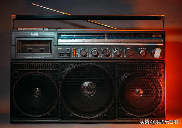 80年代飛利浦推出的D8444立體聲收音機、盒式錄音機Boombox音響 80年代飛利浦推出的D8444立體聲收音機、盒式錄音機Boombox音響