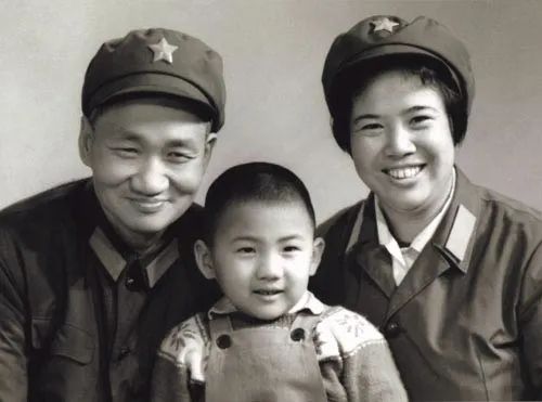 邵華：毛澤東兒媳，生下主席唯一孫子，臨終前囑託兒子向汶川捐款