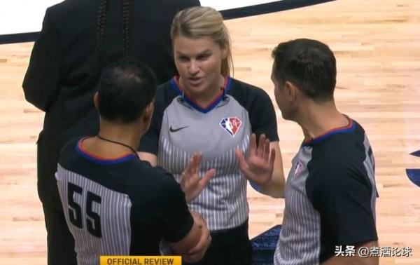 硬漢對決！塔克雙手推倒亞當斯，裁判看完回放，升級為一級惡犯