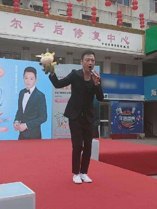 從紅極一時到如今的慘狀究竟為何?3位年過半百tvb男星露天商演 從紅極一時到如今的慘狀究竟為何?3位年過半百tvb男星露天商演