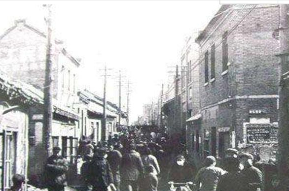 濰縣城牆厚6米，許世友炮擊14天未果，小兵獻出妙策：用竹竿破城