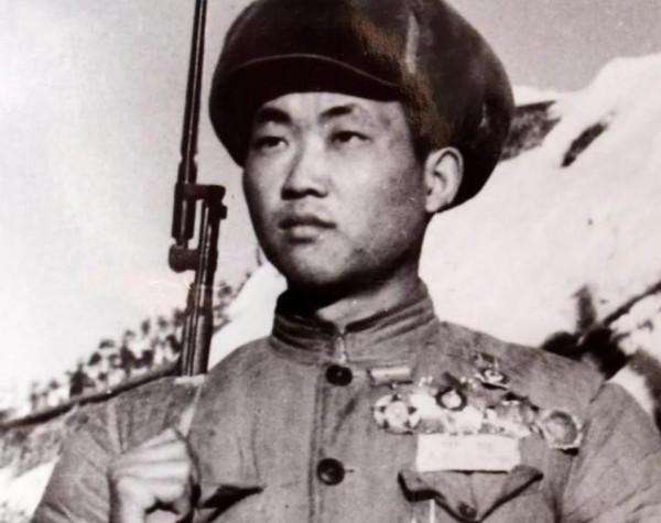 1952年，一塊青石板讓新兵胡修道，一天殲敵280人，成為美軍噩夢