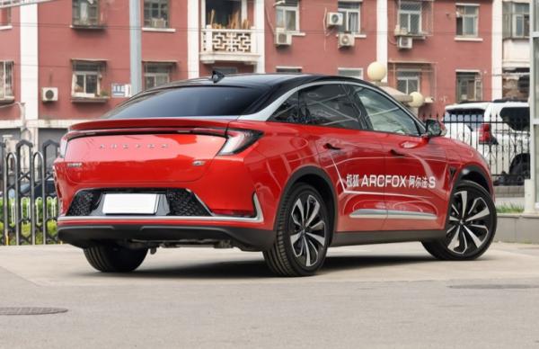 25.19萬起！極狐 阿爾法S外觀科技，內飾超燃，中大型掀背，倍有面