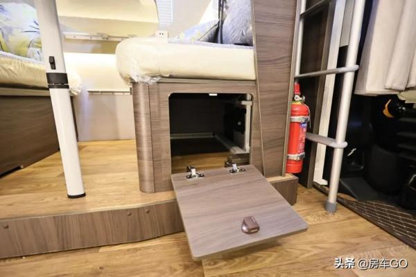 6座雙臥獨立淋浴房車,獨特佈局加大生活區,適合一家人長途旅行 6座雙臥獨立淋浴房車,獨特佈局加大生活區,適合一家人長途旅行