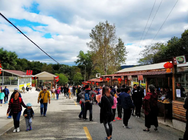 ​十月的喇叭溝彩葉漫山溪水潺潺美翻啦! ​十月的喇叭溝彩葉漫山溪水潺潺美翻啦!