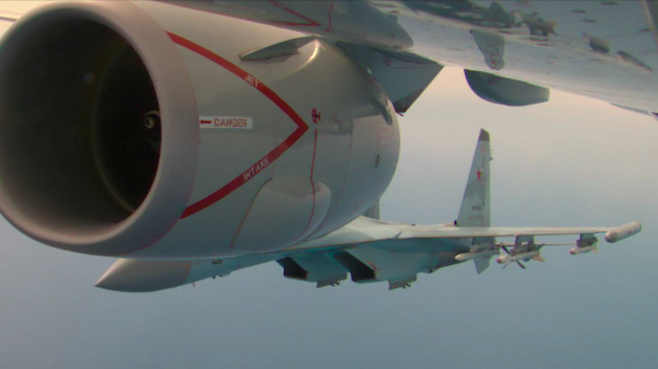 美國不斷拱火，偷窺俄海外基地，遭戰機1&period;5米距離驅離，求錘得錘