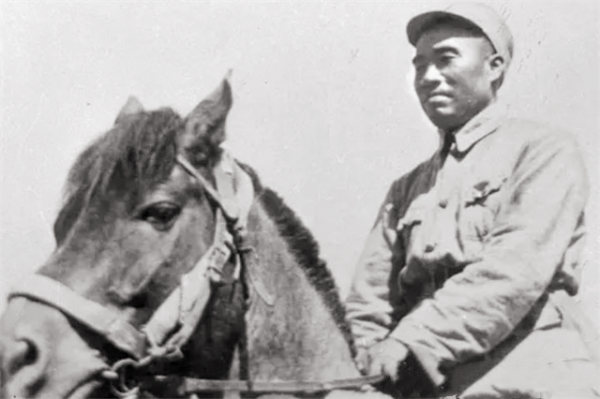 一九五五年,一位副軍長主動請辭,回鄉當了一名農民,此人是誰? 一九五五年,一位副軍長主動請辭,回鄉當了一名農民,此人是誰?