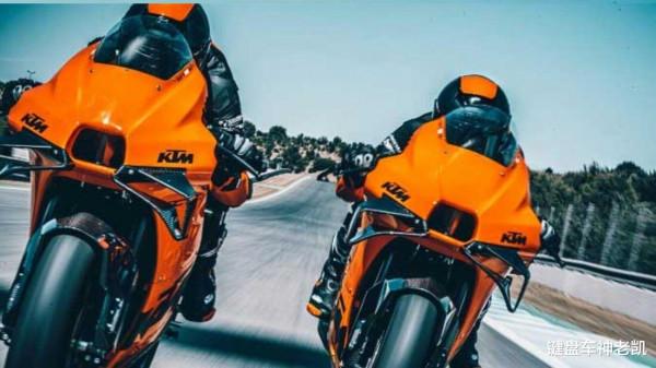 玩泥巴的KTM玩賽道了,又輕又強的RC8 C登場,就問怕不怕 玩泥巴的KTM玩賽道了,又輕又強的RC8 C登場,就問怕不怕